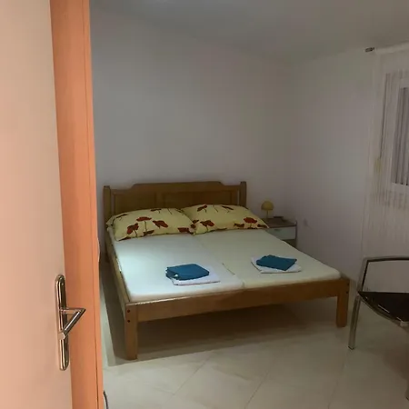 Vujica 아파트 트로기르